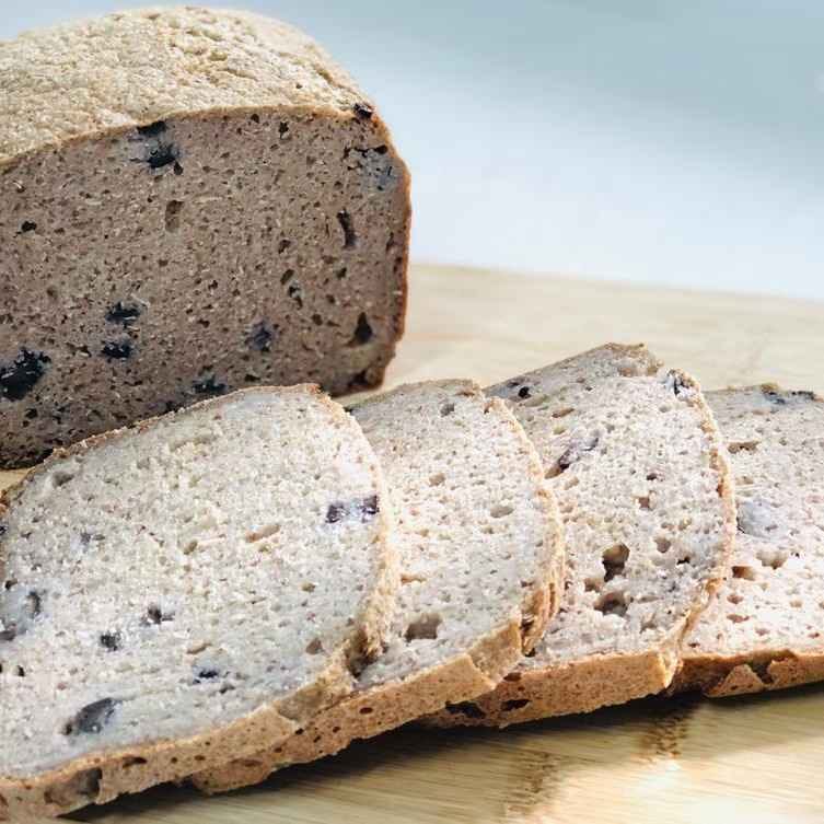 לחם מחמצת כוסמת וזיתים ללא גלוטן