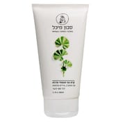 מכיל ורדים, מרווה וחלמית – הידועים זה מאות בשנים כבעלי תכונות פעילות לשיפור מרקם העור. השילו