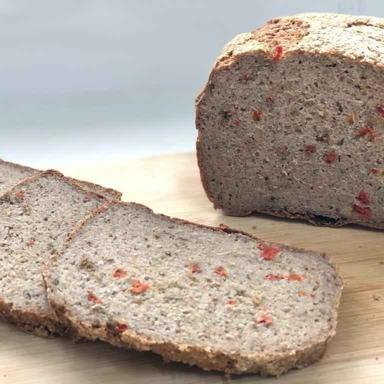 לחם מחמצת כוסמת עגבניות ועשבי תיבול ללא גלוטן